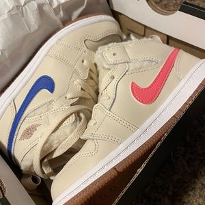 Air Jordan 1 Mid Utility Fleece